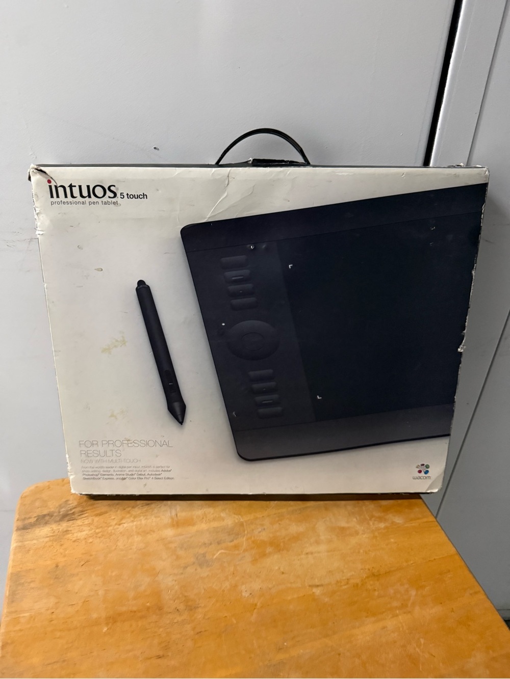 Wacom PTH-650 Intuos5 Intuos 5 Medium Professional Pen & Touch Tablet